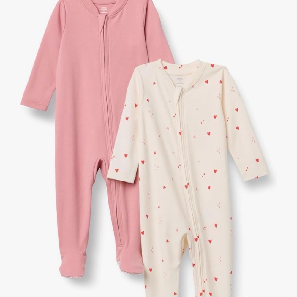 NEW NEVER WORN Amazon Essentials Pink and White Heart Print Footies